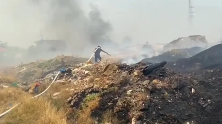 Digjet ish-fusha e grumbullimit të plehrave në Lushnjë, në kërkim zjarrvënësi