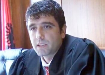 “Të rihapen hetimet për Konomin”, kërkesa e familjarëve të ish-gjyqtarit që u ekzekutua me tritol në Vlorë