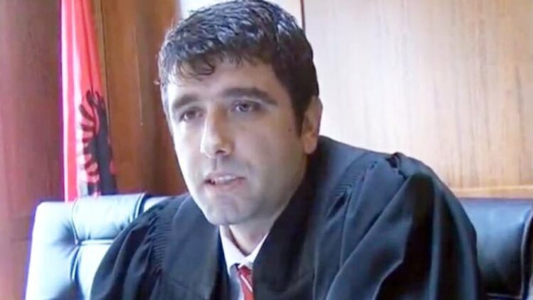 “Të rihapen hetimet për Konomin”, kërkesa e familjarëve të ish-gjyqtarit që u ekzekutua me tritol në Vlorë