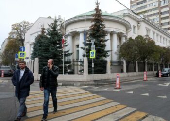 “Dramë” diplomatike/ Austria shpalli ‘non grata’ diplomatin rus, Kremlini dëbon përfaqësuesin austriak