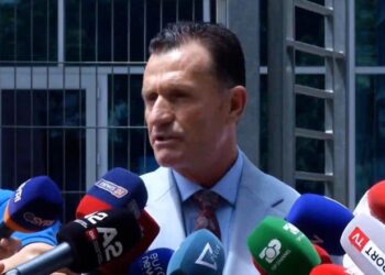 I dha Metës telefonin të japë intervistë nga qelia, Drejtoria e Burgjeve kërkon ndëshkimin e avokatit