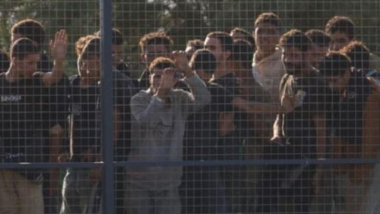 Greqia ashpërson ligjin, emigrantët pa leje dënohen deri në 5 vite burg