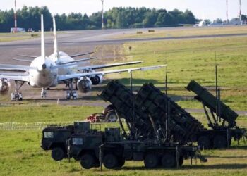 Polonia vendos 40 mijë trupa në kufirin me Rusinë dhe Bjellorusinë! Macron dërgon avionë luftarakë