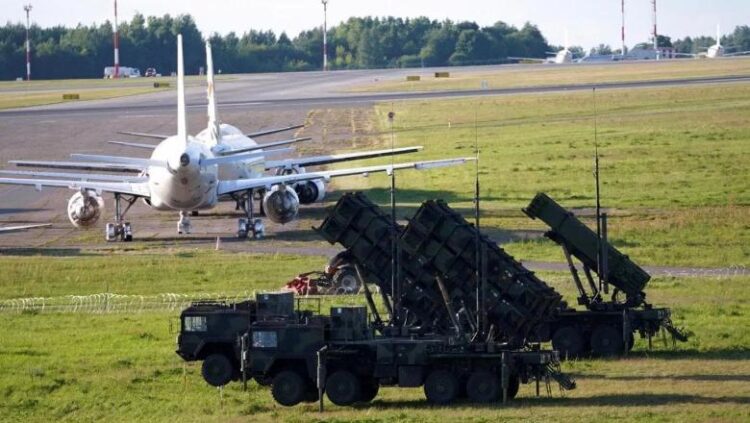 Polonia vendos 40 mijë trupa në kufirin me Rusinë dhe Bjellorusinë! Macron dërgon avionë luftarakë