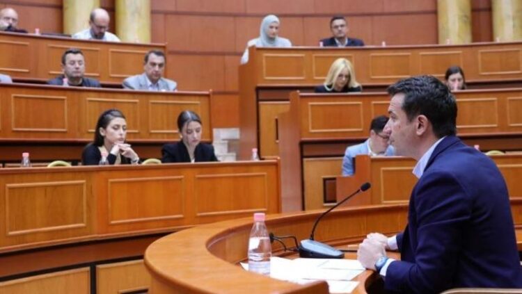 Precedenti “Zef Hila”/ Prapaskena e urdhrit të Ramës, shkarkimi favorizon Veliajn në Kushtetuese