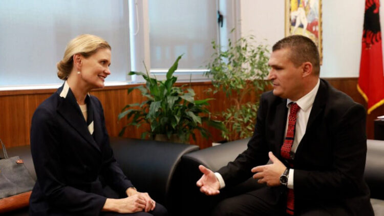 Shefja e Ambasadës Amerikane, vizitë në SPAK, VanHorn: Folëm me Dumanin për punën e SPAK dhe BKH