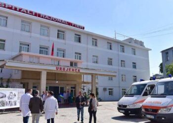 Makina përplas fëmijën 4 vjeç në Marinëz të Fierit