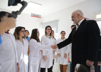 OBSH: Shqipëria boshatiset nga mjekët, çdo vit largohet një brez i sapodiplomuar