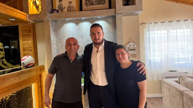 “Martin Cani nuk duhet harruar”, Ervin Salianji viziton prindërit e 14-vjeçarit të vrarë në shkollë