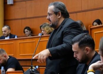 Dorian Teliti, këshilltarëve të PS-së: Gjyqin do t’ia bëjë gjykata, por Veliaj duhej të ishte këtu