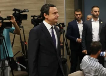 Kurti paraqitet në Gjykatë për rastin e kërcënimit nga rrjetet sociale, dy të akuzuar për kanosje