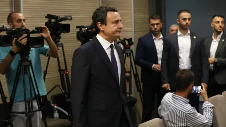 Kurti paraqitet në Gjykatë për rastin e kërcënimit nga rrjetet sociale, dy të akuzuar për kanosje