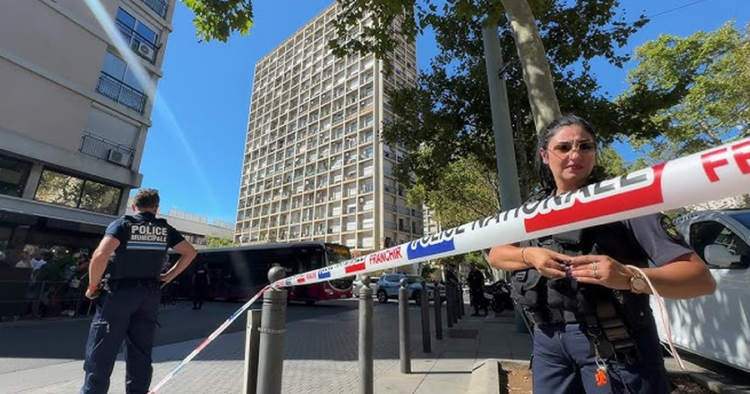 Sulm me thikë në Marsejë, disa të plagosur, agresori vritet nga policia