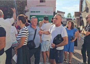 “Mos na fshihni historinë”/ Banorët e Durrësit protestojnë kundër shpronësimeve për parkun arkeologjik