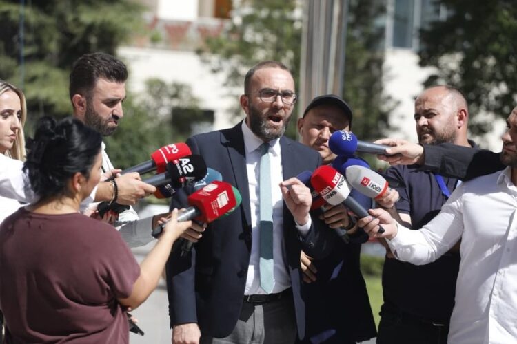 PD kërkon shkarkim të Peleshit dhe përsëritje të seancës plenare