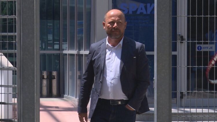 Seanca ndaj Xhelal Mziut për akuzën e shpifjes, avokati kërkon informacion nga SPAK për ngjarjen në Maqellarë