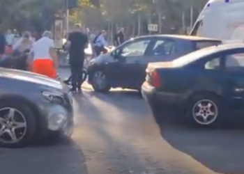 Aksidenti, vetura përplas qytetarin me biçikletë tek Piramida