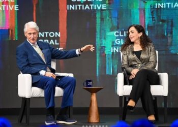 “Pronari shqiptar, menaxheri serb”/ Clinton tregon si e mori vendimin për të ndërhyrë në Kosovë