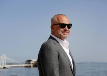 Shëndetësia në pikë të hallit/ Rama flet si nga planet tjetër: Do e rregullojmë me inteligjencë artificiale