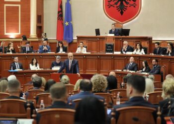 Deputetët demokratë kërkojnë interpelancë urgjente me Ramën për takimin në Aruba