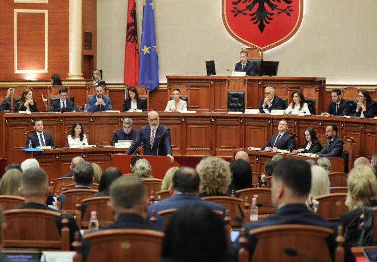 Deputetët demokratë kërkojnë interpelancë urgjente me Ramën për takimin në Aruba