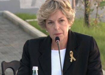 Vetëm pak ditë në detyrë, ministrja e re e Shëndetësisë njofton largimin e përkoshëm