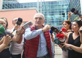 Gjyqtarja kërkon dorëheqjen nga gjykimi i Metës, kryetari i GJKKO-së refuzon