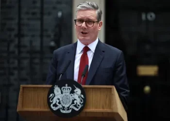 ID-ja digjitale bëhet e detyrueshme në Britani: Starmer ndalon punën pa dokumentin elektronik për emigrantët ilegalë