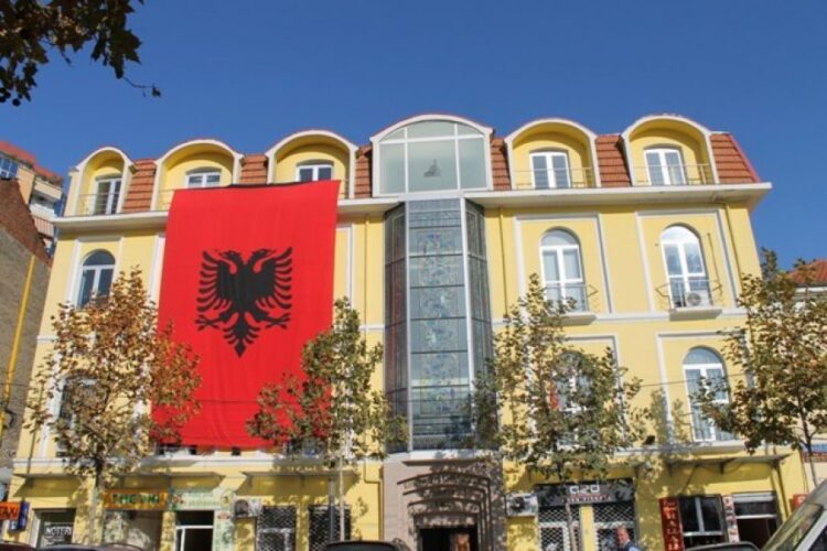 KMSH kundër gjinisë gjithëpërfshirëse: Shkatërron vlerat themelore të familjes