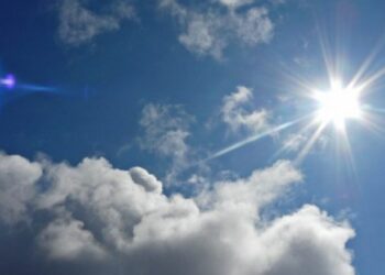 Parashikohen vranësira të pakta, temperaturat arrijnë deri në 34 gradë