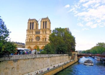 Paris/ Kullat e Notre Dame mirëpresin sërish vizitorë pas rinovimit