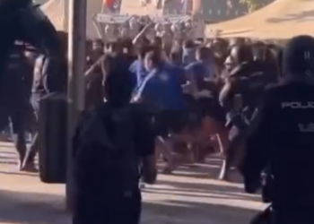 (VIDEO) Plas keq mes tifozëve të Marsejës dhe policëve në Madrid