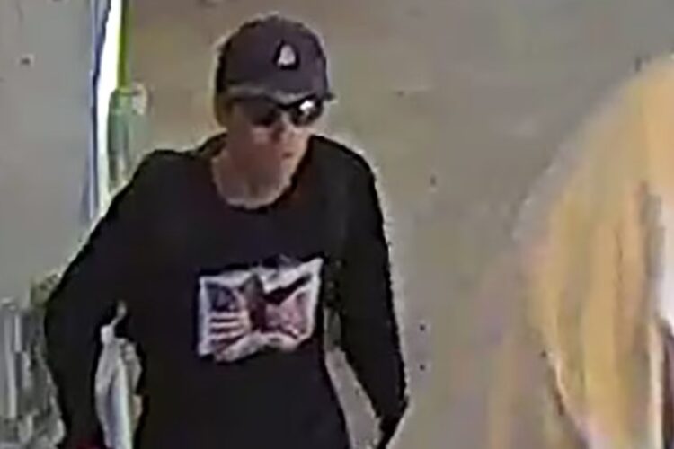 FBI publikon foton e të dyshuari për vrasjen e Kirk, kërkohet ndihma e publikut