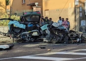 I ndiqte policia/ Vdes 18-vjeçari shqiptar në aksident, plagoset shoku