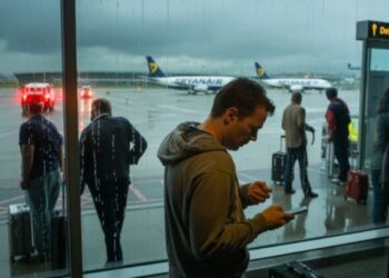 Zjarri shkakton vonesa në aeroportin e Londrës, preken edhe fluturimet për Tiranë e Prishtinë