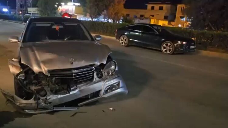 Tre shoferë të dehur shkaktojnë përplasjen e 4 makinave në Vlorë, një vajzë e plagosur