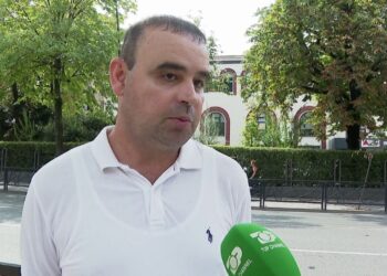 Sekretari i bashkisë Patos pushohet nga puna se u ankua tek Komisioneri