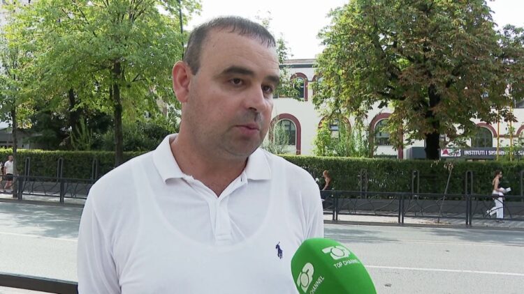 Sekretari i bashkisë Patos pushohet nga puna se u ankua tek Komisioneri