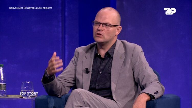 “Ramën askush s’e ndalon të bëhet mbret”, Kalaja kritikon edhe opozitën: PD-ja ka fajet e veta