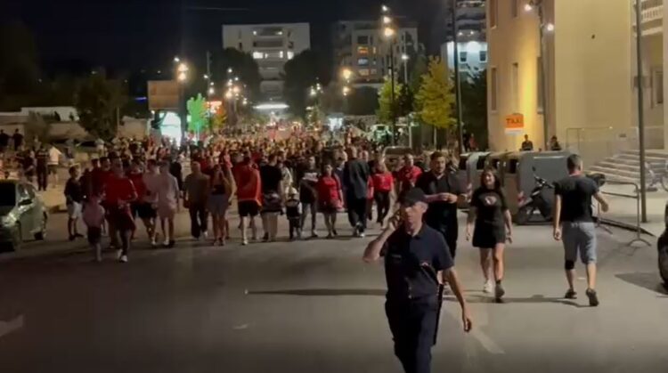 (VIDEO) Kombëtarja zbret në fushë për nxemje, ja situata brenda “Air Albania” në prag të ndeshjes