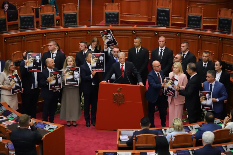 Nis me tensione seanca e parë plenare, PD: Nuk mund të ndryshohen komisionet pa u ndryshuar rregullorja