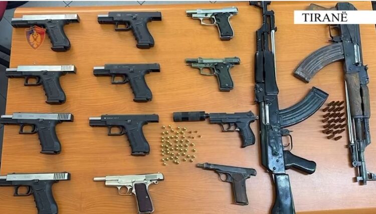 Trafiku i armëve nga Kosova në Tiranë, dosja shkon në SPAK