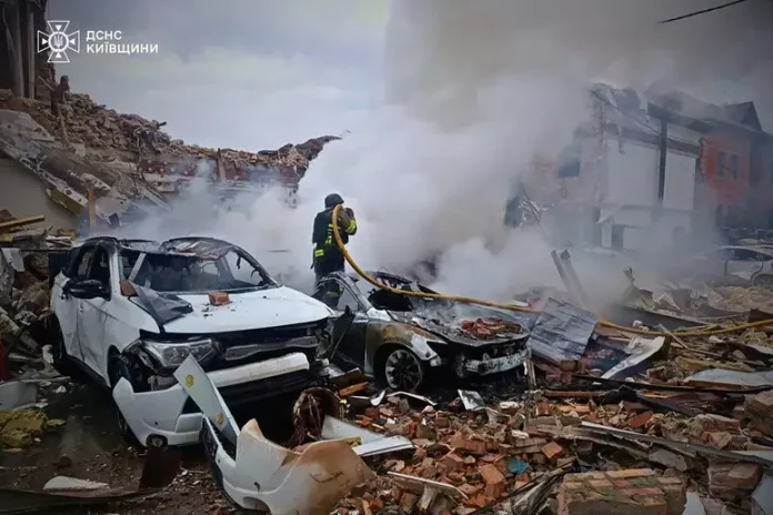 Rusia lëshon dhjetëra dronë dhe raketa mbi Kiev, Polonia ngre avionët luftarakë