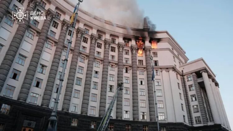 Goditet për herë të parë nga Rusia selia e qeverisë në mes të Kievit