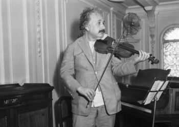 Violina e Ajnshtajnit e vitit 1894 del në ankand, ja çmimi që pritet të shitet