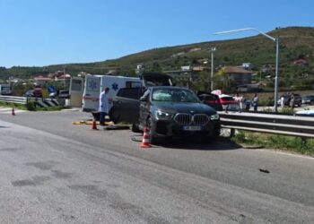 Aksident i rëndë në Fier-Lushnje, një viktimë dhe dy të plagosur (Video)