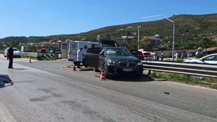 Aksident i rëndë në Fier-Lushnje, një viktimë dhe dy të plagosur (Video)