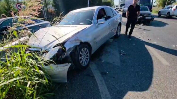 Aksident në Ishull-Lezhë! Përplasen tre automjete, dy të plagosur