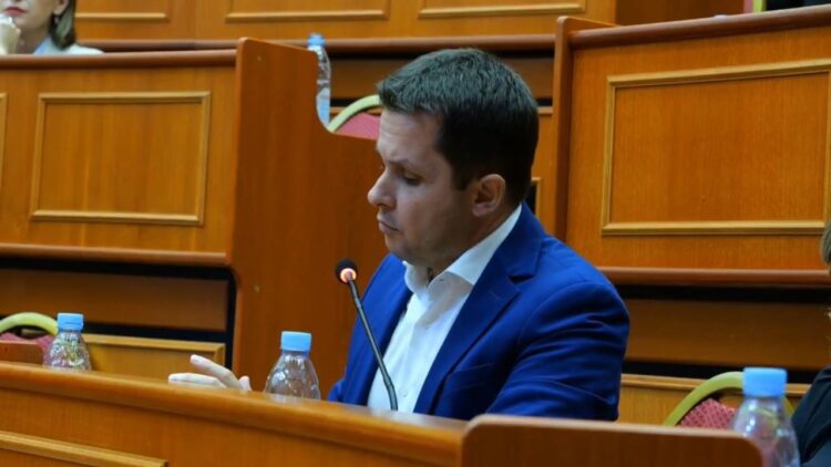 Alimehmeti në Këshillin Bashkiak: Veliaj i ka bërë shkeljet bashkë me ju, po i mbyllni kapitullin