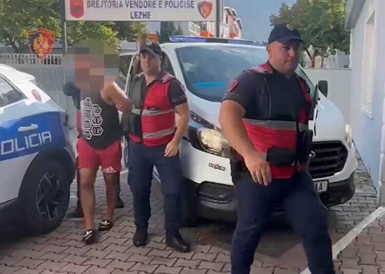 (VIDEO) I akuzuar nga GJKKO, si pjesëtar i një grupi kriminal, kapet në Ishull Shëngjin 36-vjeçari